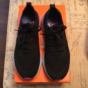 Women’s Nike Epic flyknit react 2